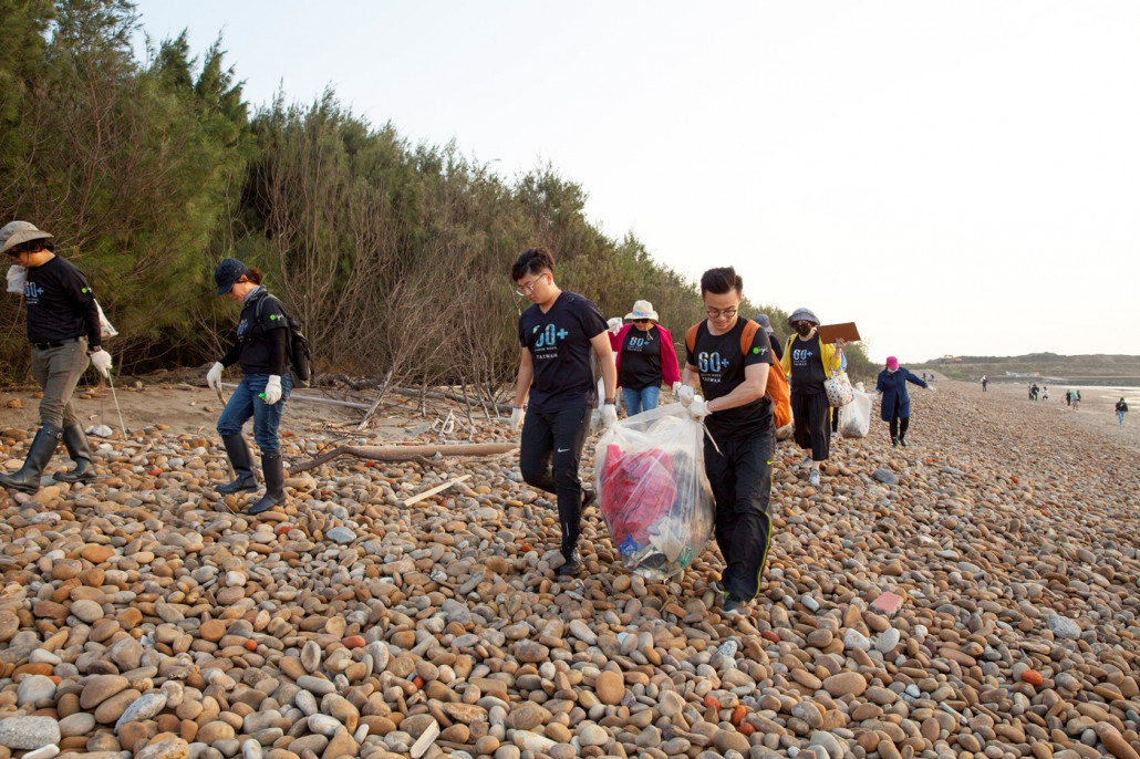 歐萊德淨灘活動，員工沙龍齊響應，為海洋清理494公斤的垃圾