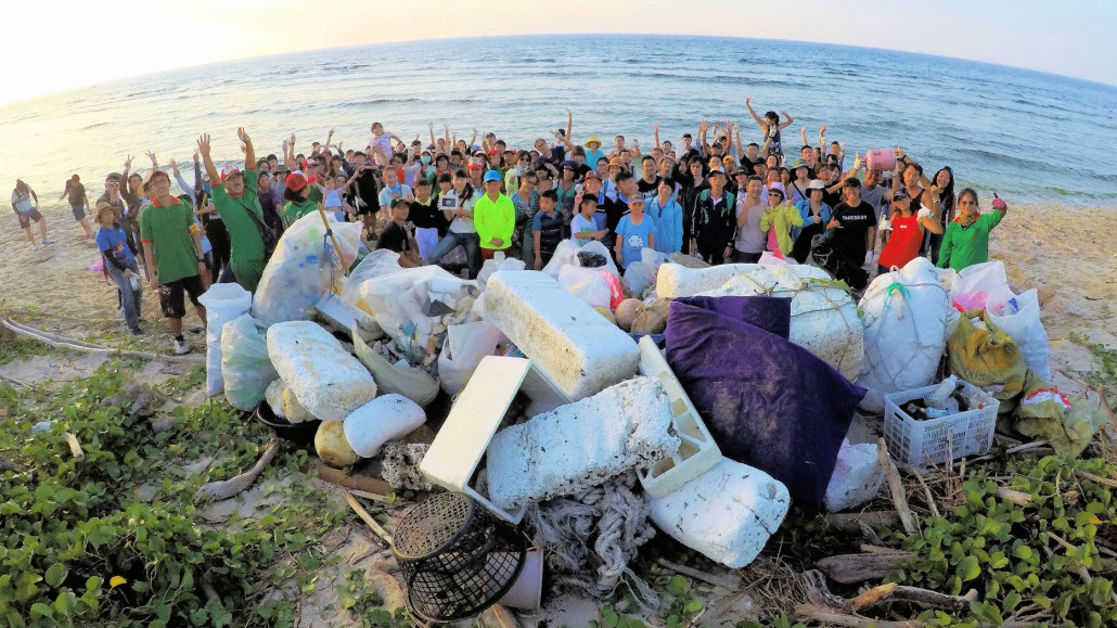 Cleaning up the beaches is the last step to dealing with marine pollution. The results are momentary, but reducing plastics is a lifelong commitment (source: Hiin Studio)