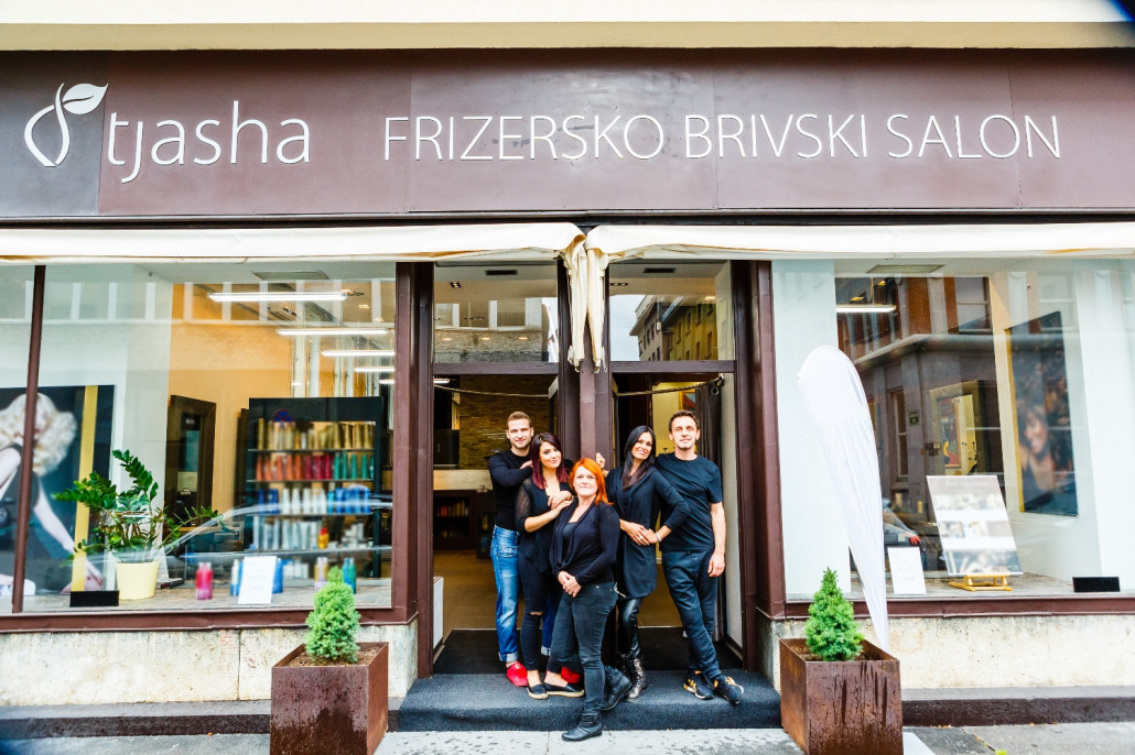 坐落於阿爾卑斯山山麓，沙龍Tjasha Frizersko brivski salon閃耀著綠色能量