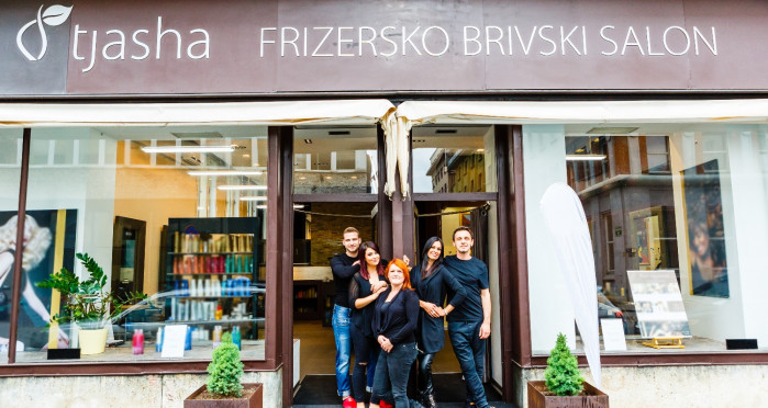坐落於阿爾卑斯山山麓，沙龍Tjasha Frizersko brivski salon閃耀著綠色能量